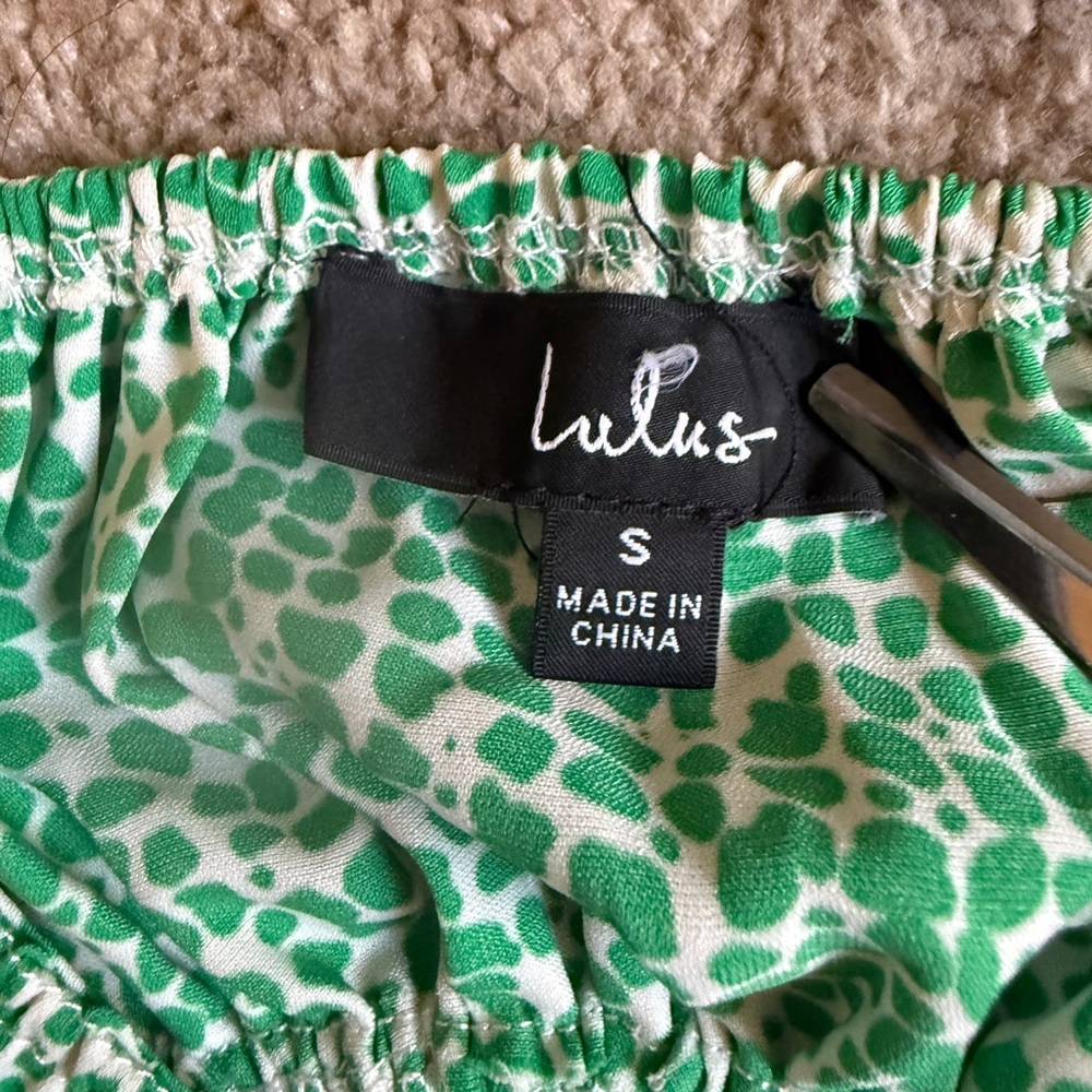 Lulu's Green and White Patterned Peplum Tank Top- Size Small - Picture 4 of 6